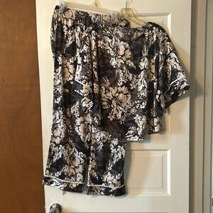 Breezies intimately you silk like pajamas size Large short sleeve excellent